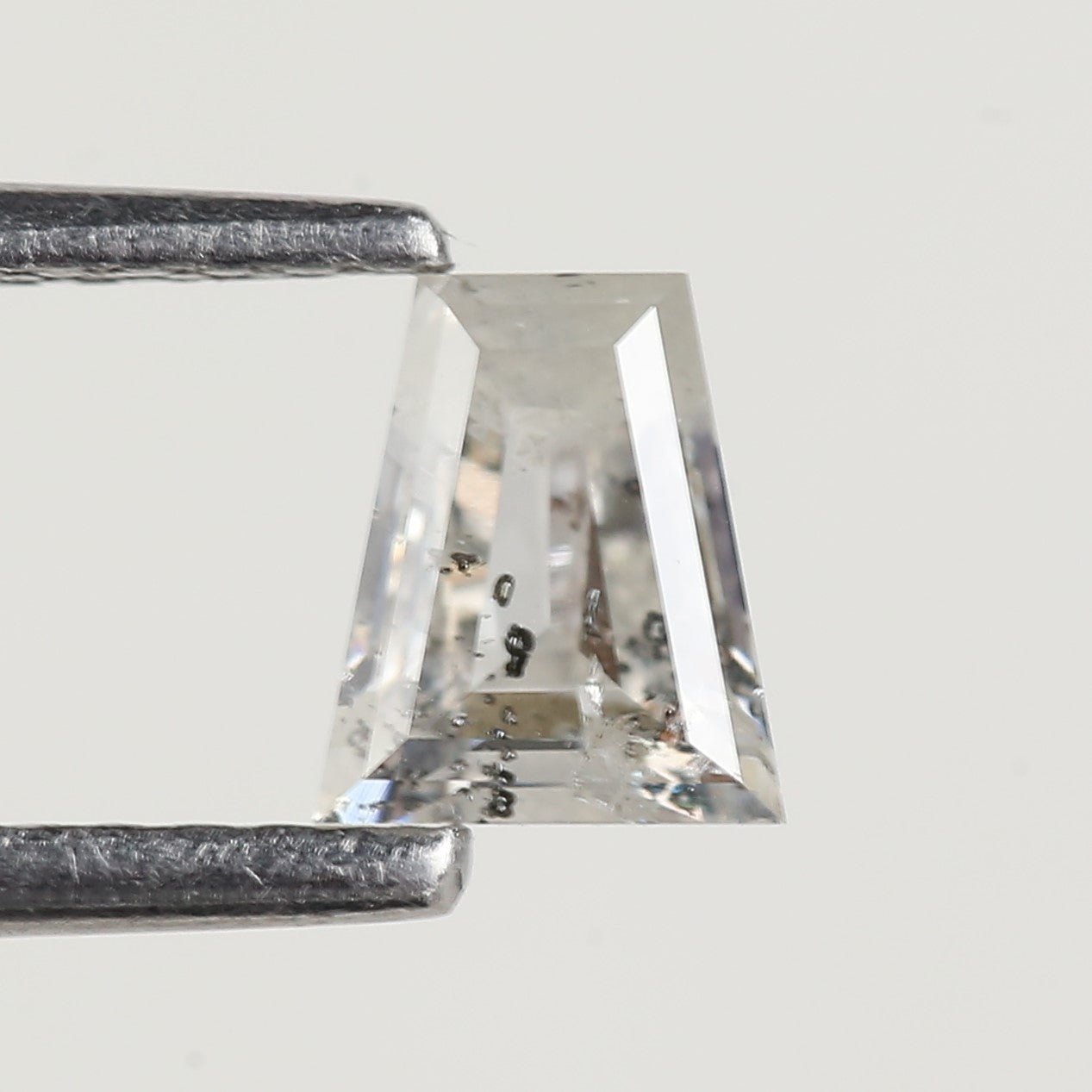 Tapper Baguette Salt and Pepper Diamond 5.30 MM
