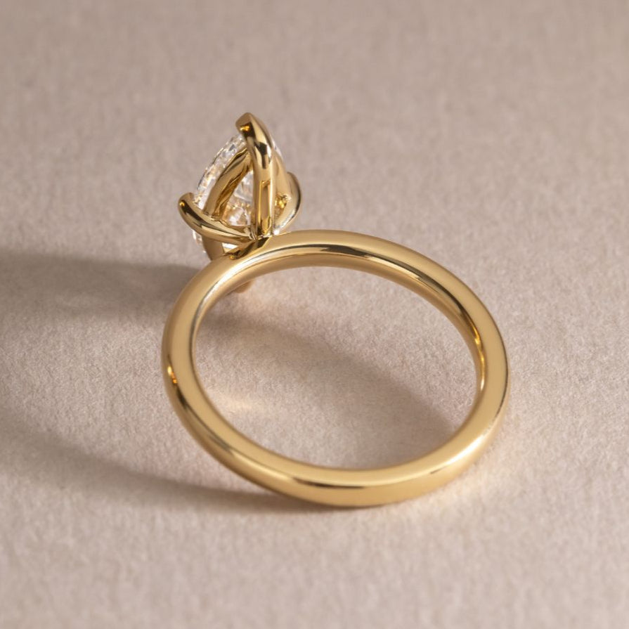 18k Gold 1ct D VVS1 Marquise Solitaire Engagement Ring