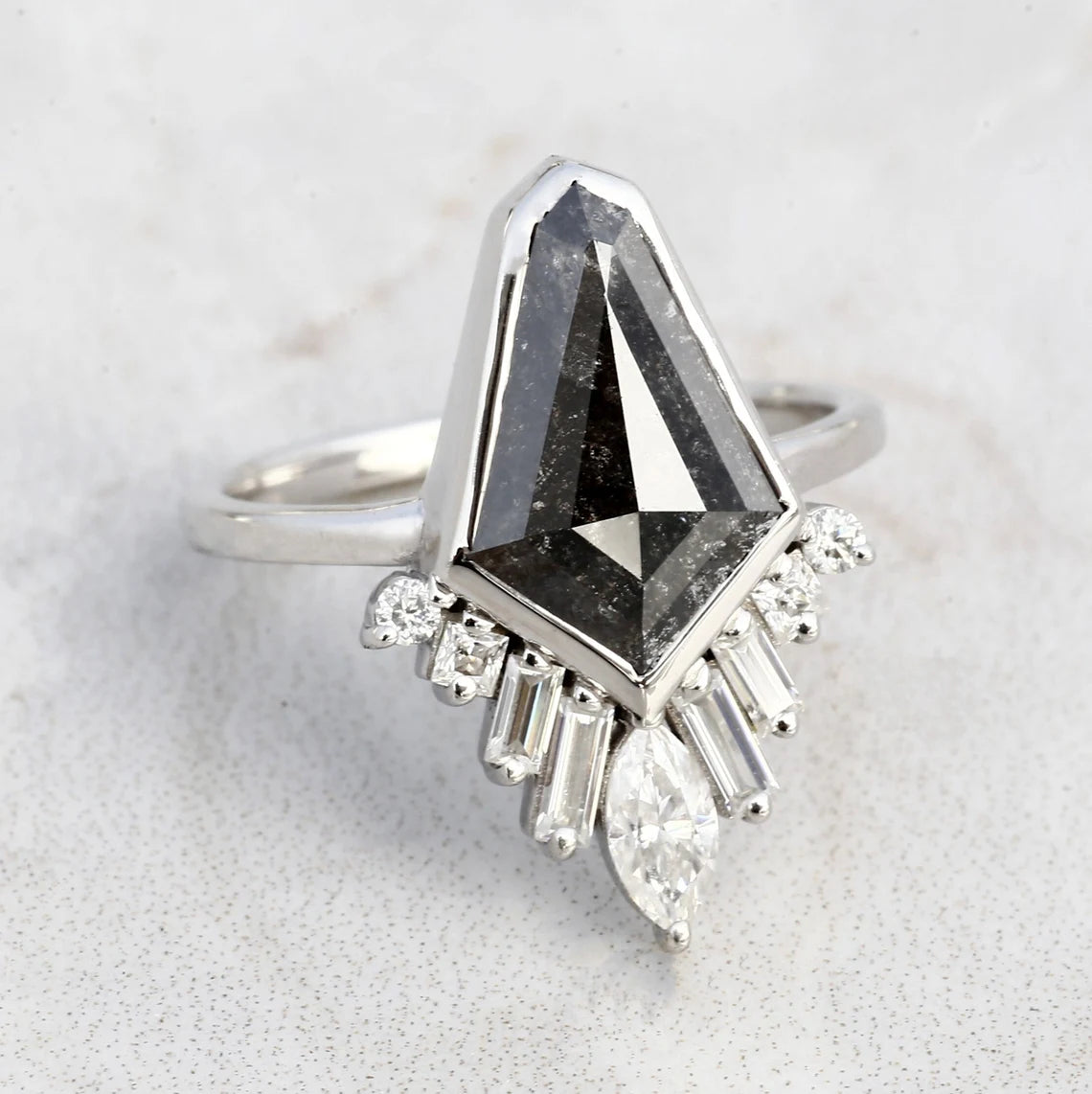 kite black and white ring
