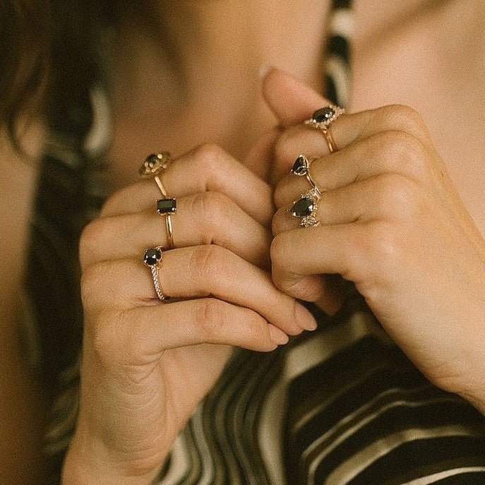 Black_diamond_solitaire_ring-emerald_natural-18k