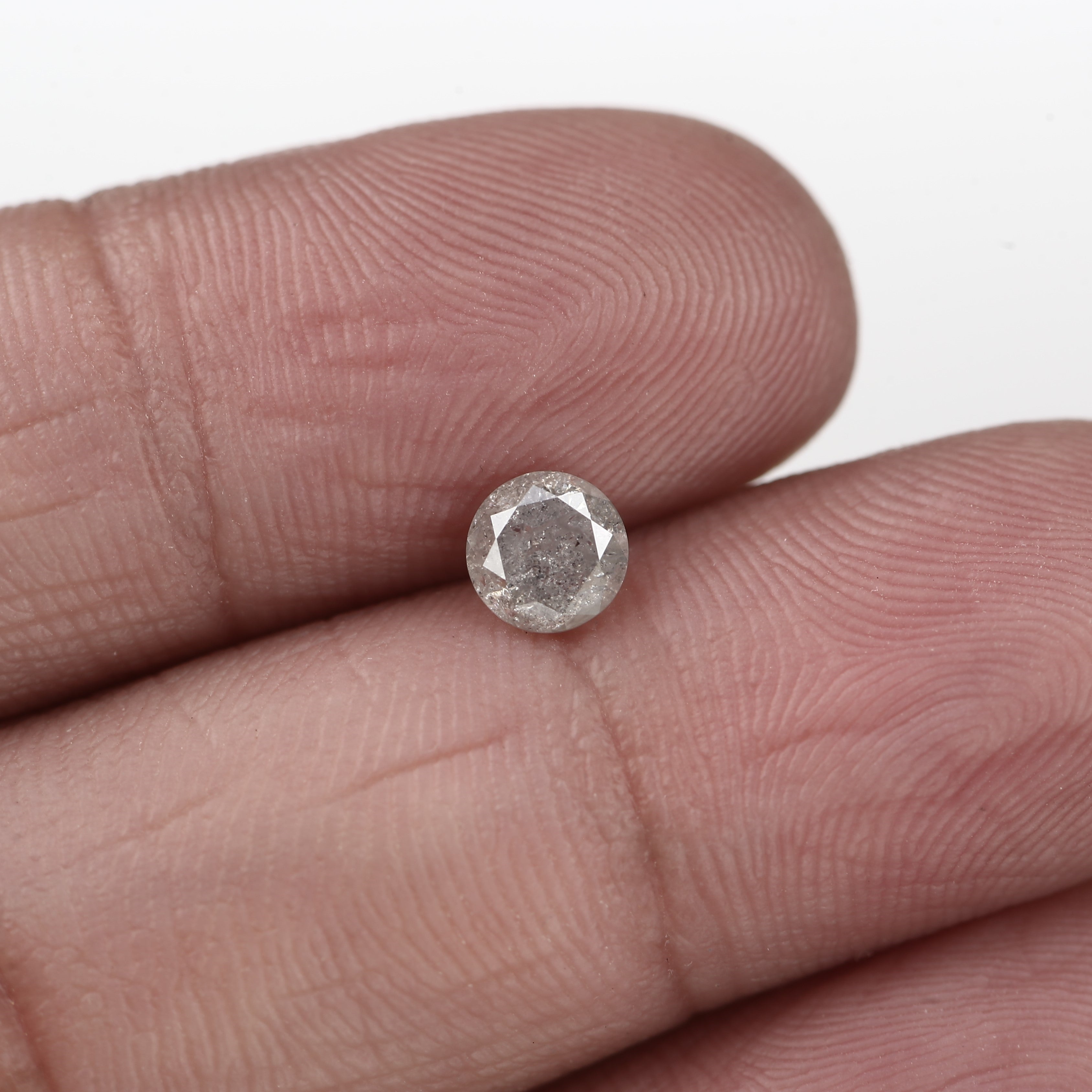 GRAY-ROUND-SALT-AND-PEPPER-DIAMOND-BLACK-DIAMOND-ONL-01