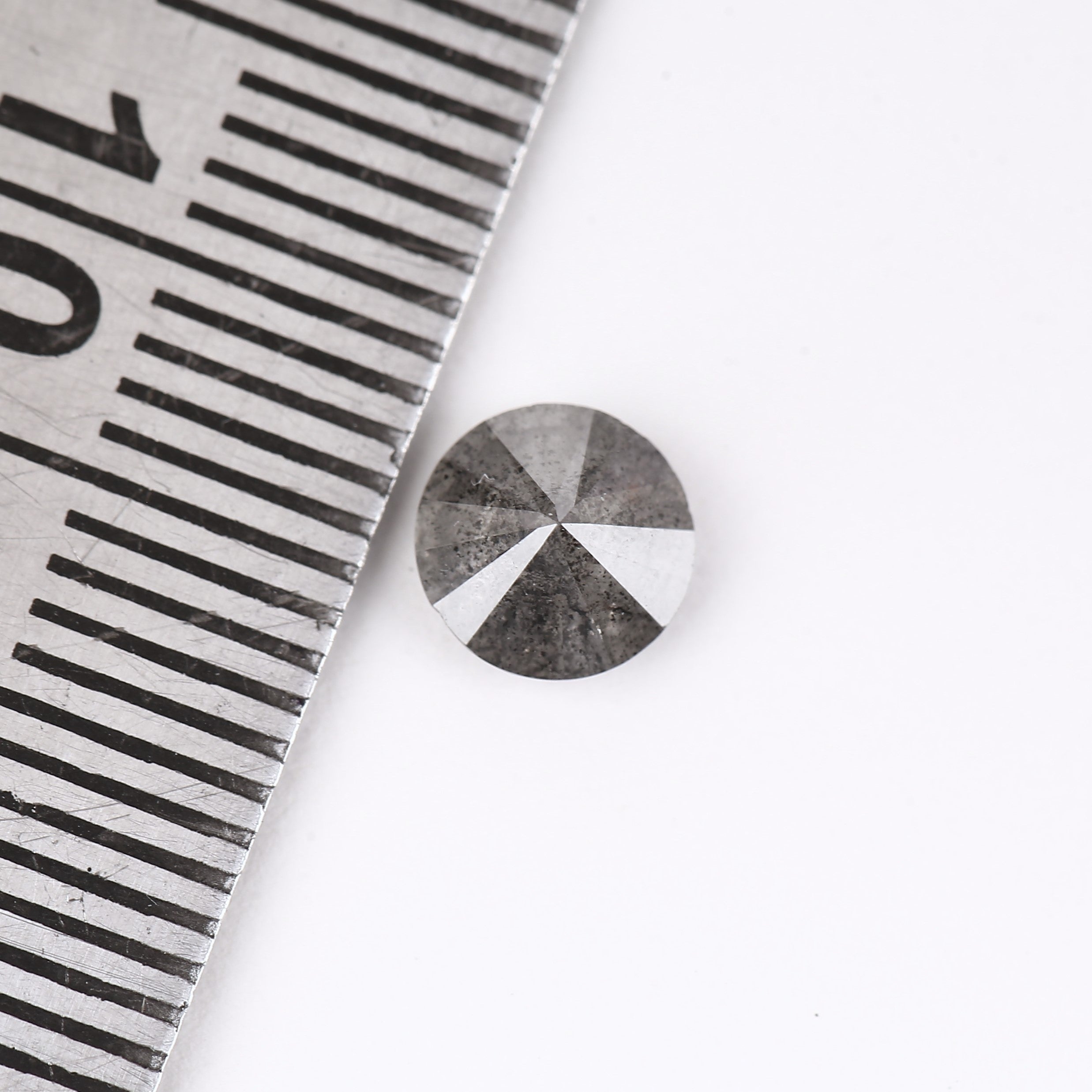 0.81ct Natural Gray Round Salt and Pepper Diamond For Ring 5.8 MM