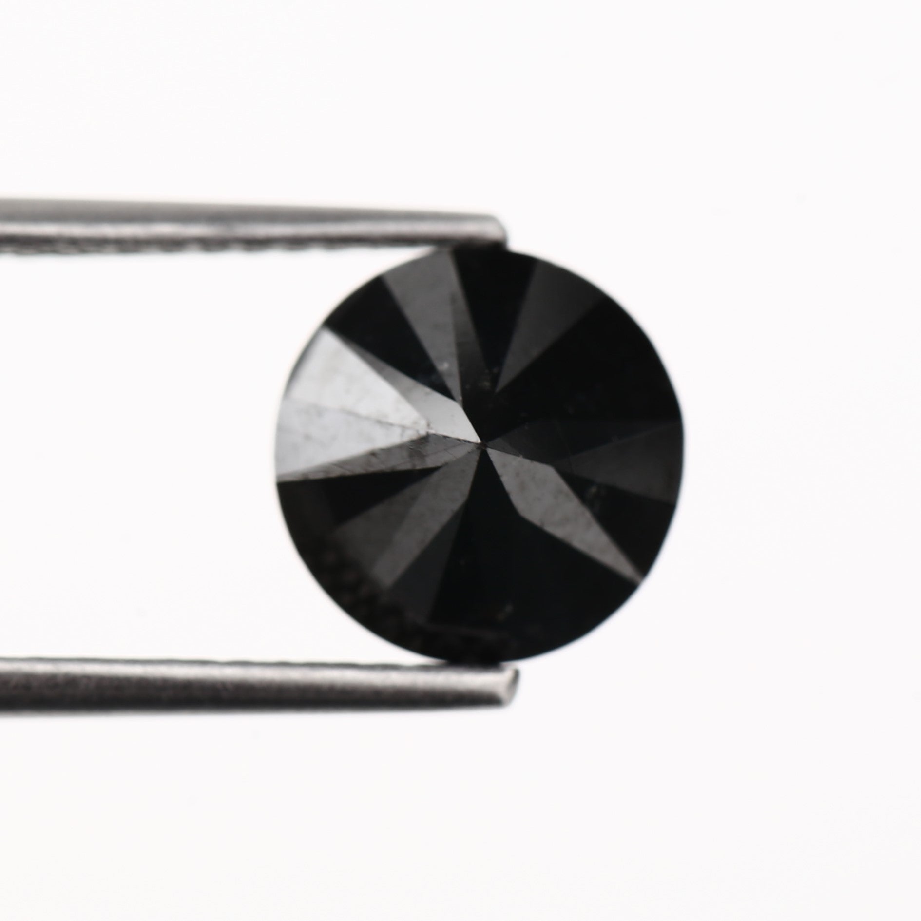 round black natural diamond image