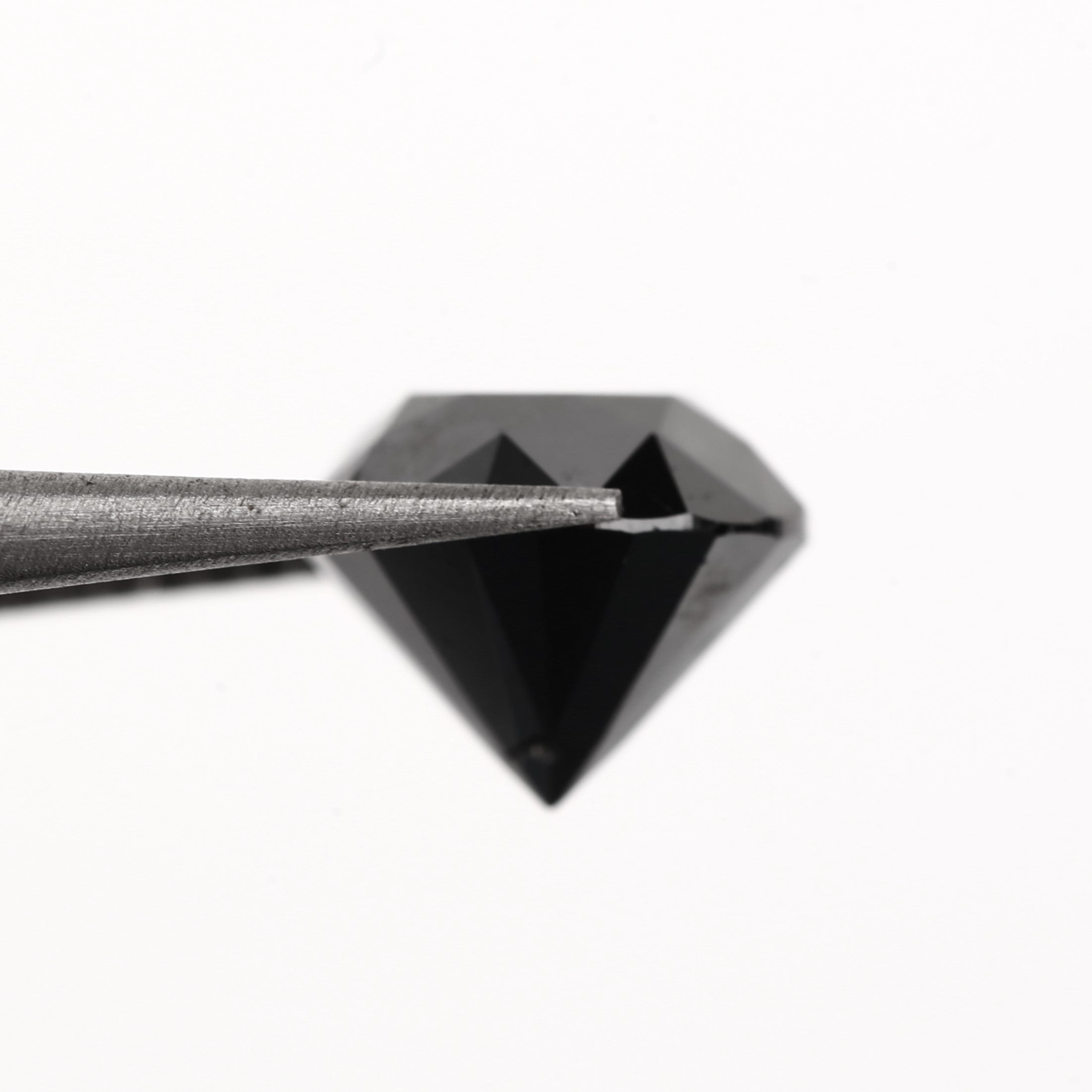 black round diamond