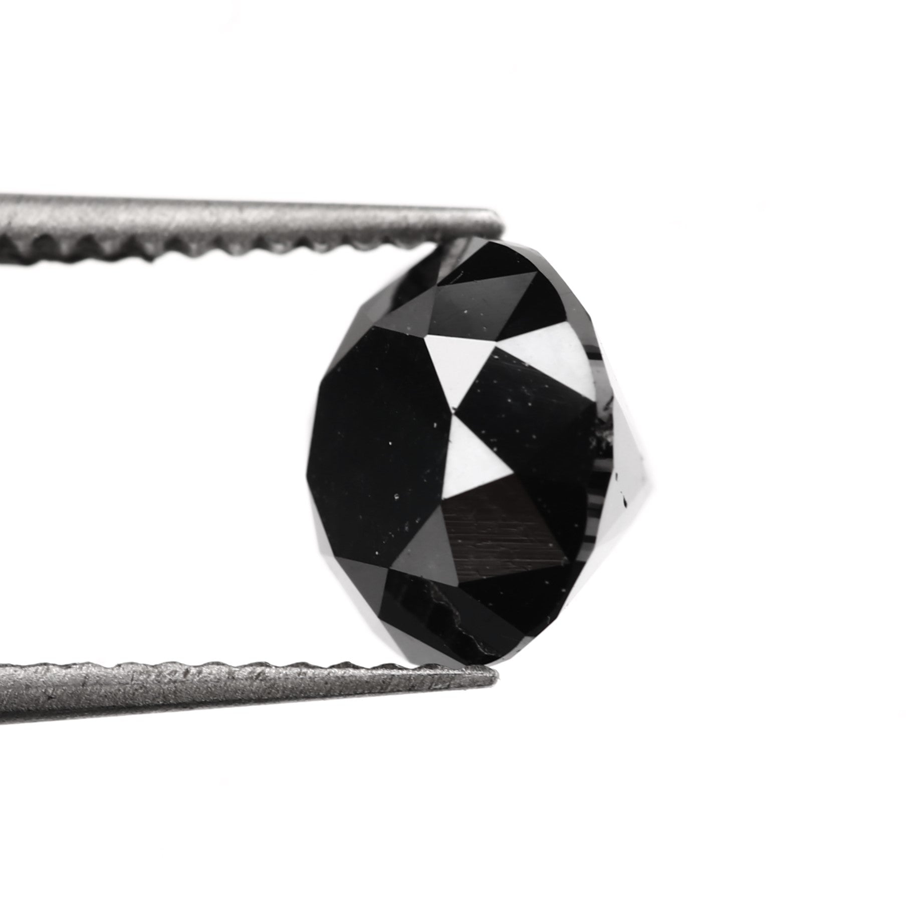 black round natural diamond
