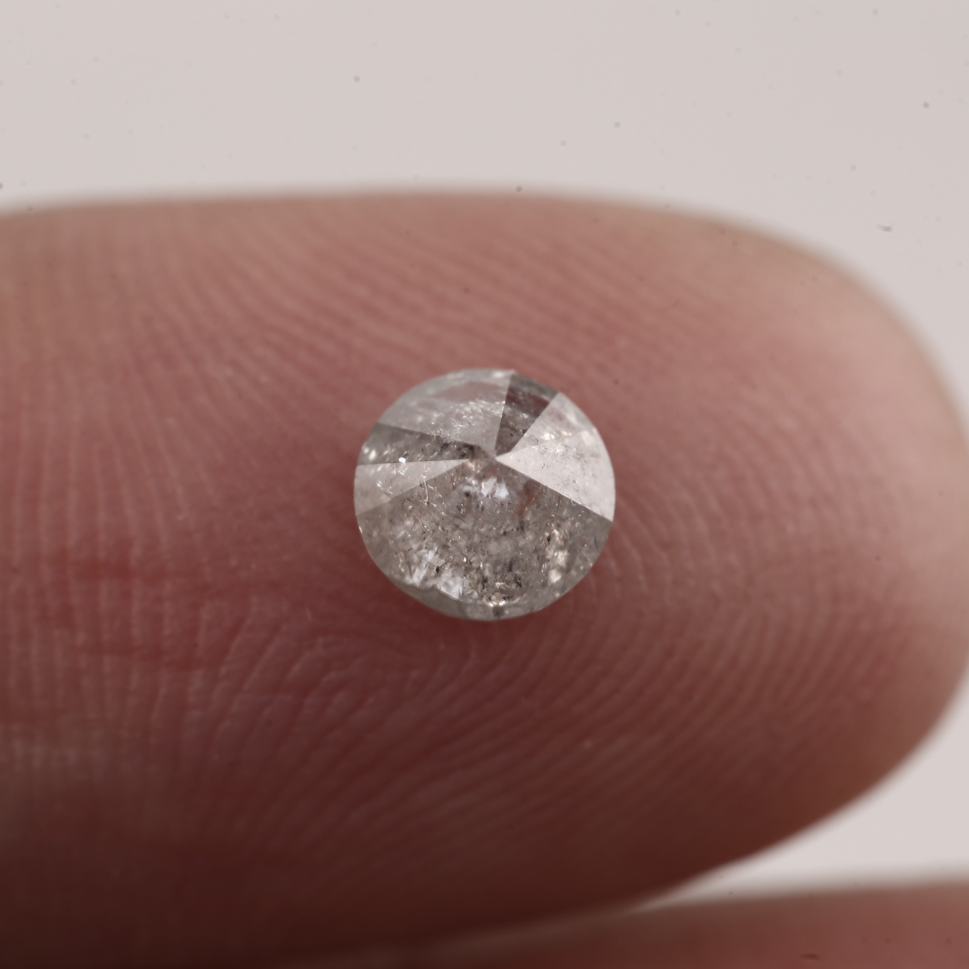ROUND-SALT-AND-PEPPER-DIAMOND-BLACK-DIAMOND-ONL-04