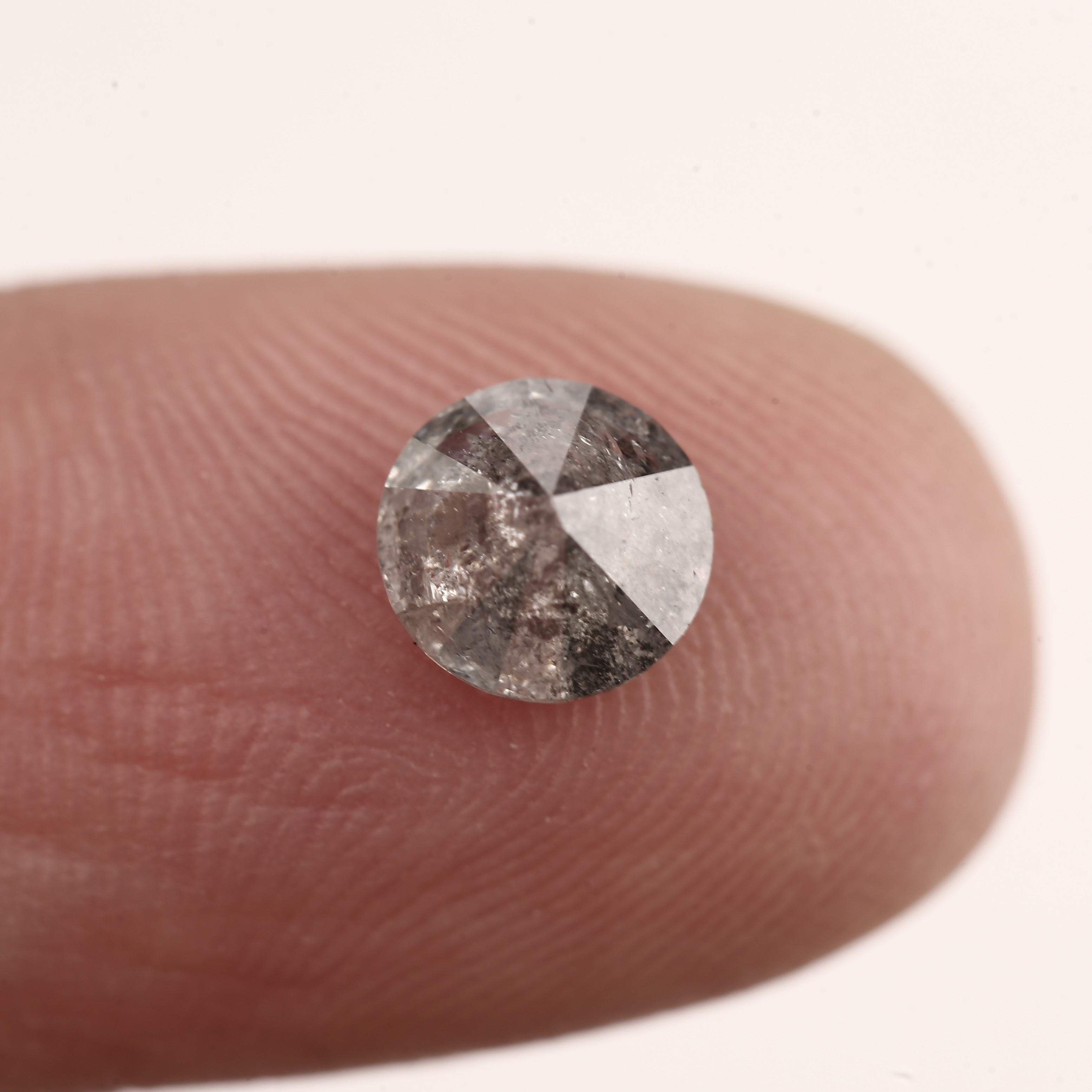 round gray salt and pepper diamond BDO01