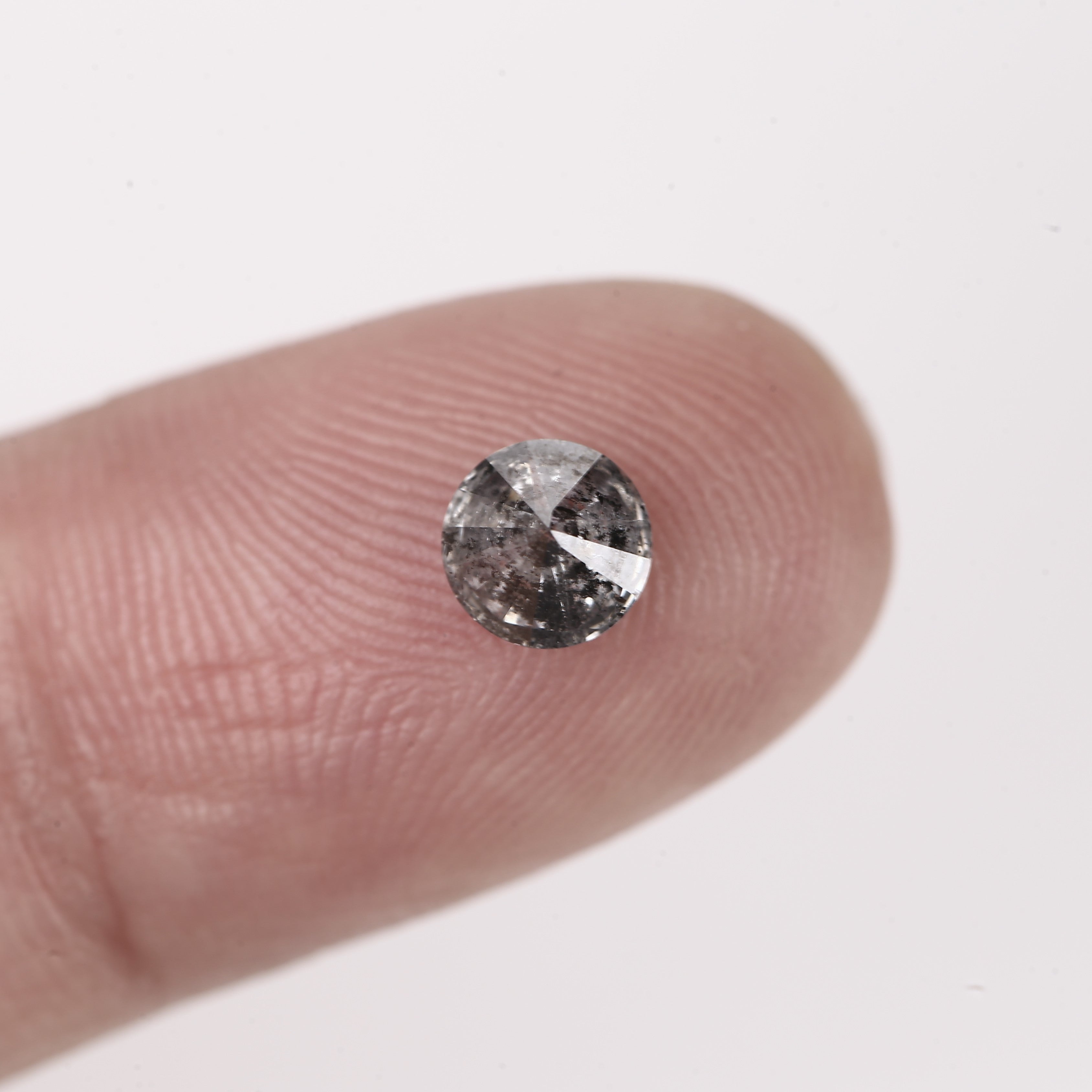 loose natural salt pepper-diamond