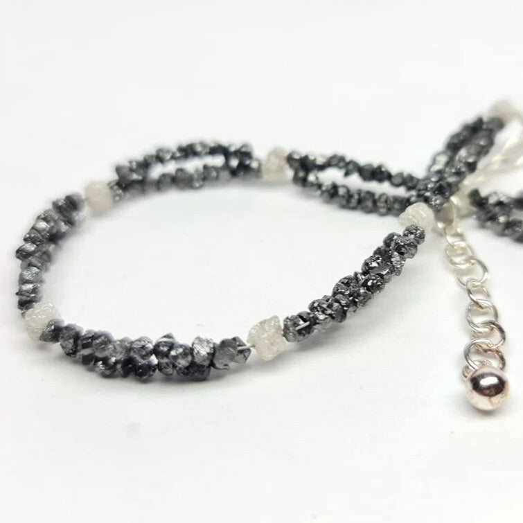 natural-black-white-beads-bracelet