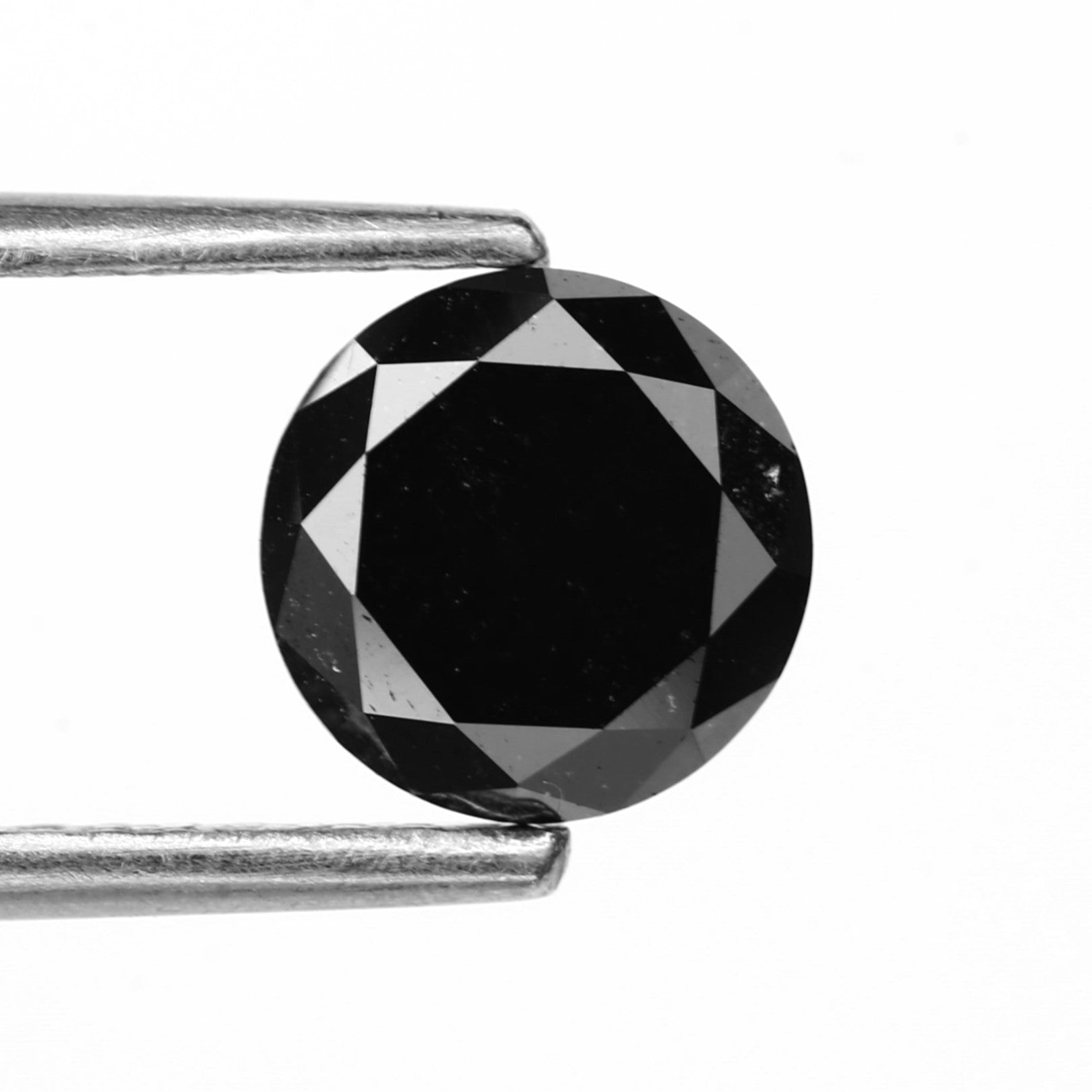 round black natural diamond