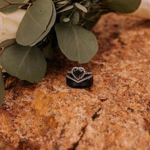 Cuore Black & White Diamond Ring - Blackdiamond