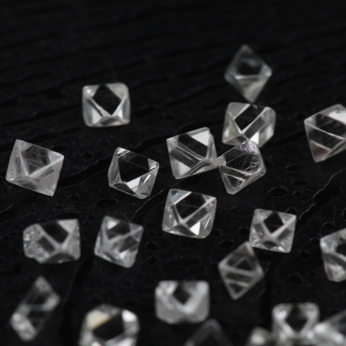 white loose rough diamond octahedron shape